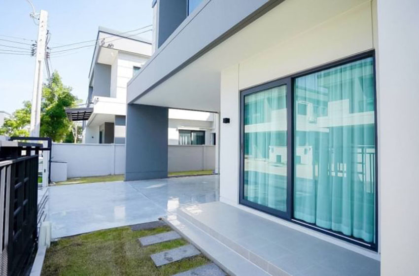 House with Shared Pool in Bangnatrad 